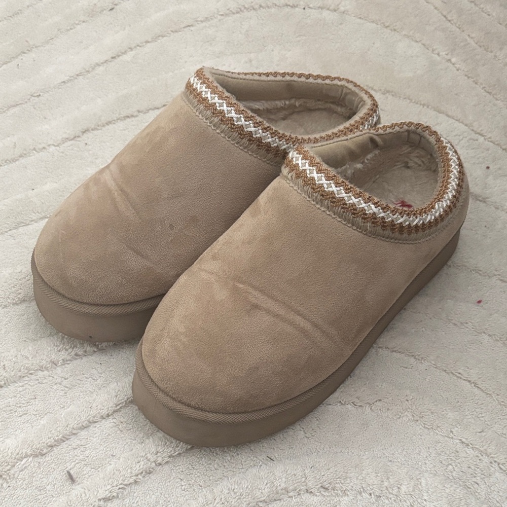 UNIONBAY Tan Slip-On Slippers